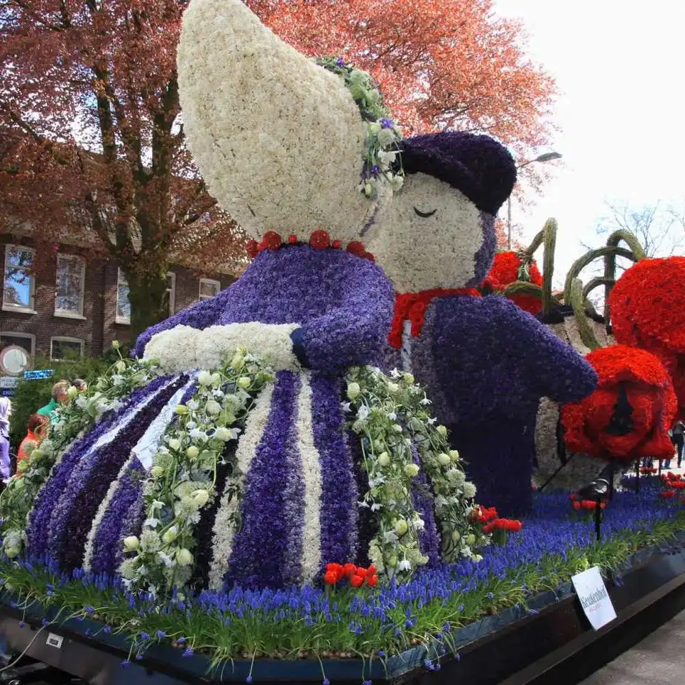 Tulip fower parade wagon