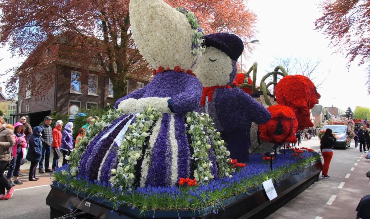 wagon at the dutch flower parade