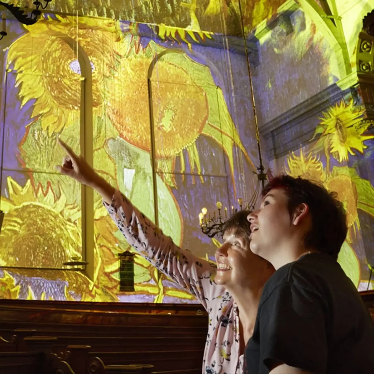 van gogh and rembrandt light show in amsterdam